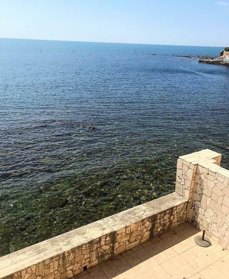 Апартаменты On The Sea Санта-Маринелла Экстерьер фото