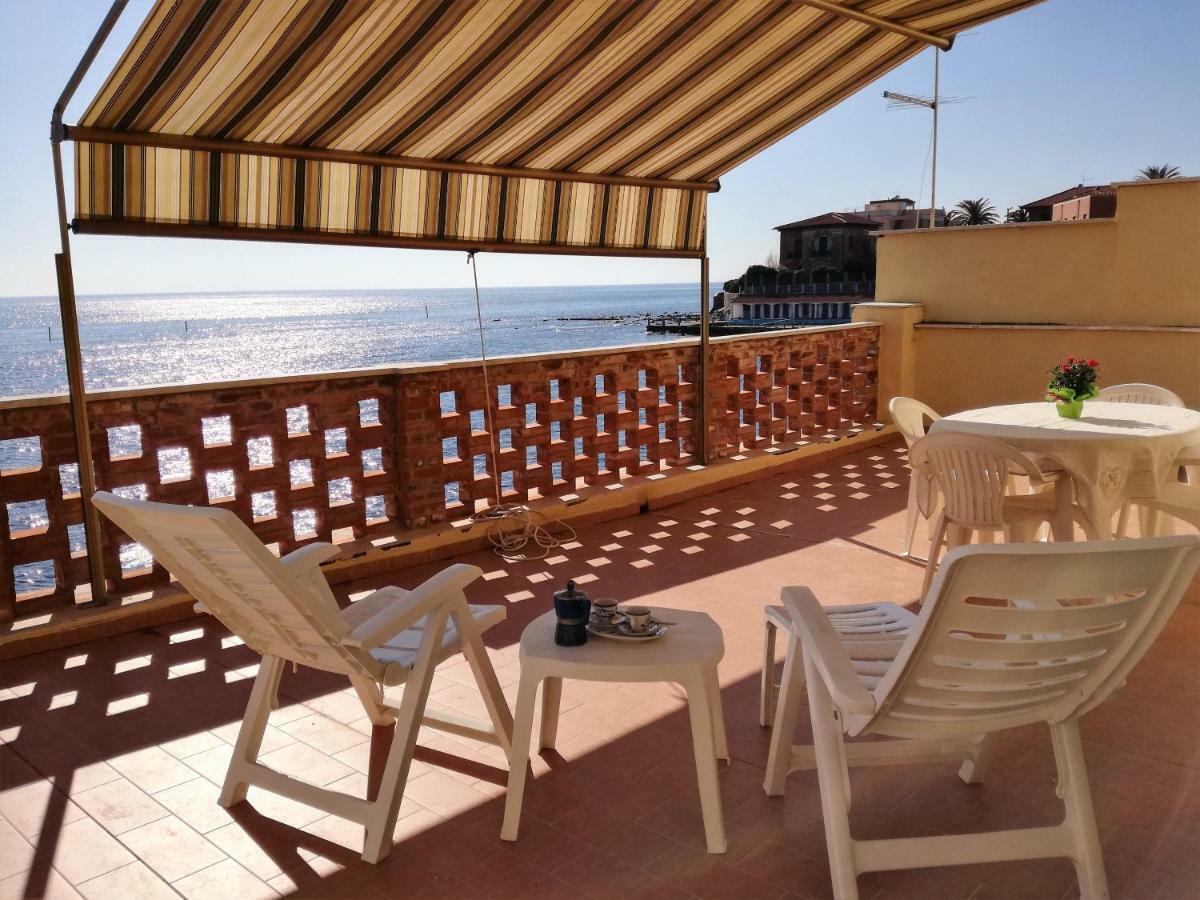 Апартаменты On The Sea Санта-Маринелла Экстерьер фото